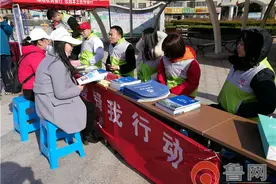 奎文区梨园街道：西英社区联合市昌潍公证处开展“学雷锋我行动”活动图片