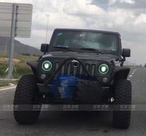 牧马人由丑到娘的进化改装 湖心蓝车漆吸引眼球