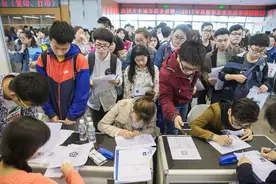 日本遭遇43年来最大用工荒！老板想尽办法招人，但就不想涨工资图片