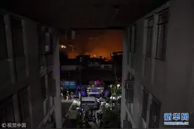 菲律宾马尼拉一贫民窟起火 150个房屋被吞噬400家庭受影响图片