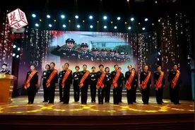 为她们点赞！武汉警方表彰10位“最美女警”和40位“最美警嫂”图片