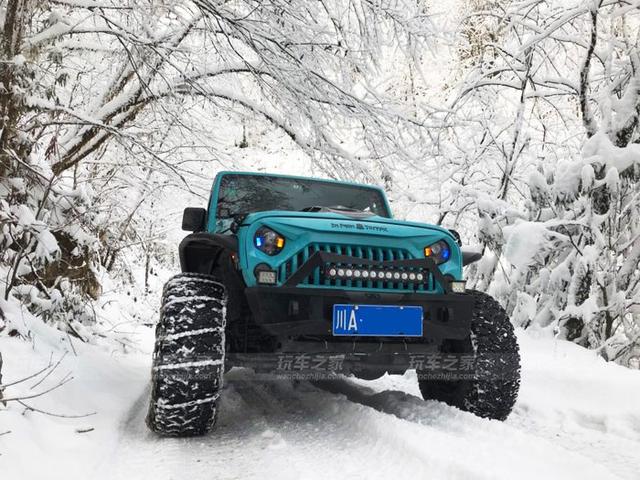 牧马人由丑到娘的进化改装 湖心蓝车漆吸引眼球