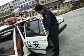 暖心！九旬老人在外流浪一夜 温岭民警送其平安回家图片