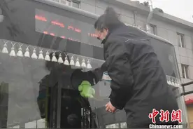 呼和浩特公交车女司机刘海燕：我待乘客如“初恋”图片