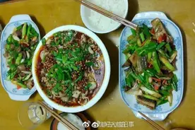 中国好室友！洛阳大四男生自带食材 为室友做美味家乡大餐图片