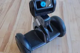 Segway推Loomo平衡车 瞬间变身机器人图片