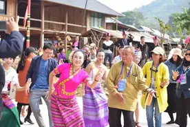 妇女节｜能歌善舞的西双版纳蓝靛瑶、傣族美女图片