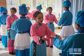 江苏江阴：学校“小锡班”推动锡剧进校园图片