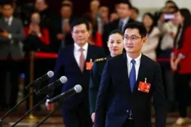 两会名人录｜马化腾：六次参加两会，今年带来了哪些新点子？图片