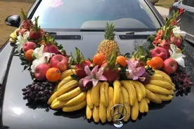 婚车只能用鲜花点缀？你out了，来看看水果婚车吧图片