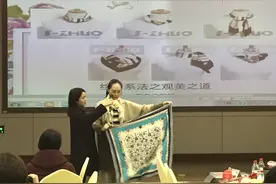 女教师服饰如何更得体?丝巾搭配增加魅力值图片