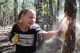 10岁拳击女孩连环出拳击碎树干 曾30秒出拳221次图片