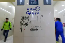 港媒评内地“厕所革命”：公厕面貌一新 卫生条件大为改观图片