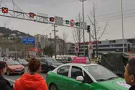 涪陵：设立首条“潮汐车道” 进出城区道路通畅图片