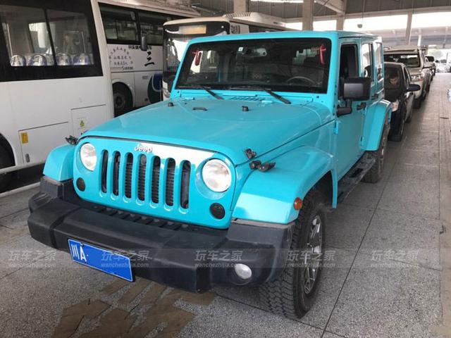 牧马人由丑到娘的进化改装 湖心蓝车漆吸引眼球