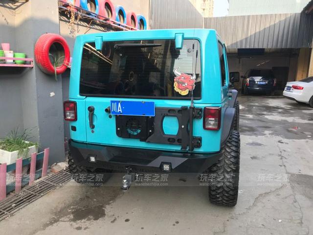 牧马人由丑到娘的进化改装 湖心蓝车漆吸引眼球