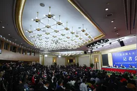 周小川：我国已着手研发数字货币