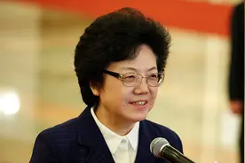 李斌：采取“靶向治疗”解决因病致贫返贫