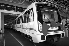 郑州地铁5号线首列车下线  2019年前通车试运营图片