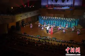 阎维文廖昌永平安等为《中国梦·丝路情》音乐会放歌图片
