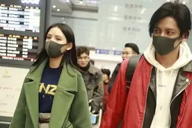王思聪旧爱张予曦与男友红绿配 十指紧扣甜cry图片