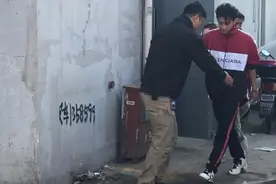 小公主上线 黄子韬在保镖大哥面前像个孩子图片