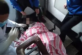 哎呀来不及了！杭州90后二胎妈妈在楼道里生娃图片