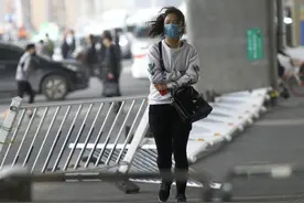 半城烟沙随风而下 绿城半晌成了沙城图片