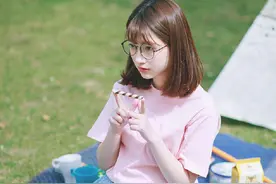 5款造型，让A罩杯的小胸女穿出大自信图片
