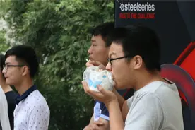 雷霆世纪电竞踢馆赛武汉站比赛花絮图片