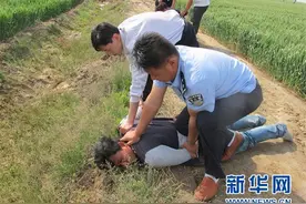 山东平原上演警匪追逐大战 2小时擒获飞车抢包贼图片