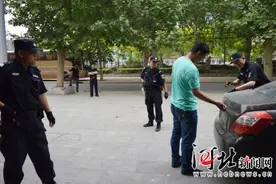 邯郸馆陶县巡特警开展车辆查缉与现场处置演练图片