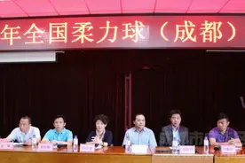 为期4天的“2016年全国柔力球（成都）培训班”在成华区熊猫体育公园圆满结束图片