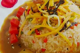 咖喱酱汁炒饭图片
