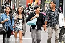 梁家辉小女儿与男友进按摩店 和老婆江嘉年结婚29年依旧恩爱如初图片