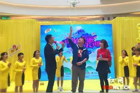 长沙90后女生动用无人机求婚 男友落泪答应图片