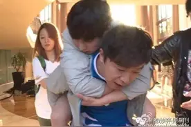 黄渤心疼张艺兴工作强度大太辛苦 “我们能照顾就照顾一点”图片