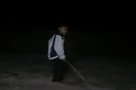 汤家棍法来自福建少林寺。这孩子才六岁学打棍法还可以。视频封面