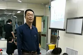 张大夫操作的单人心肺复苏术和AED操作。多指正，大家都该学。视频封面