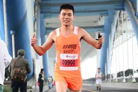 超级俱乐部小灰灰：天生跑者 热情点燃团队激情图片