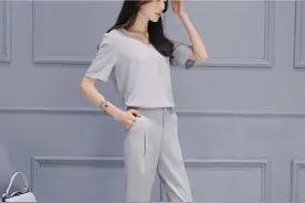 女人衣服不能乱买，挑一套百搭显瘦又洋气的套装图片