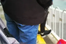 九个月大小孩为武汉马拉松加油。视频封面