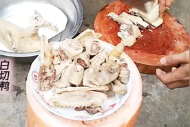 你见过鸭子的很多做法，但广东白切鸭做法最独特，新年待客最好视频封面