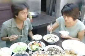 日本小哥看到中国大妈的饭菜，难以置信：你们竟然天天吃这么好！