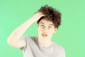 一个自然卷发小哥的打理技巧，让你卷发照样帅过直发！