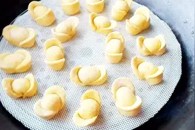 教你做喜庆的金元宝豆沙包，好看更好吃，2分钟就学会