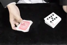 魔术揭秘，单手旋转扑克牌，原来是这么做到的！视频封面