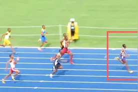 未来的博尔特！只有13岁百米跑出10秒85夺冠并且还破纪录了！视频封面