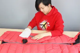 姑娘教你5分钟干洗羽绒服，洗完就能穿出门，干净保暖又蓬松！视频封面