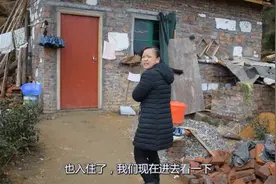 农村五旬农民用一年时间花3000元徒手盖新房，看看他现在怎么样了视频封面